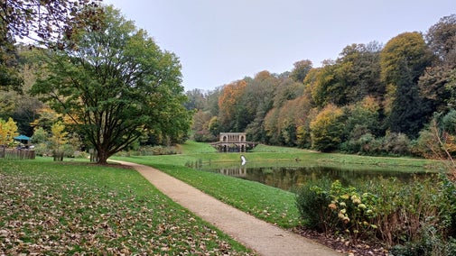 Prior Park near lower entrance in autumn with view of Palladian bridge